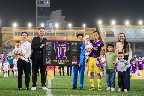 CLB Hà Nội vươn lên top 3 V-League sau 6 trận không thua - Ảnh 1. CLB Hà Nội vươn lên top 3 V-League sau 6 trận không thua - Ảnh 1.
