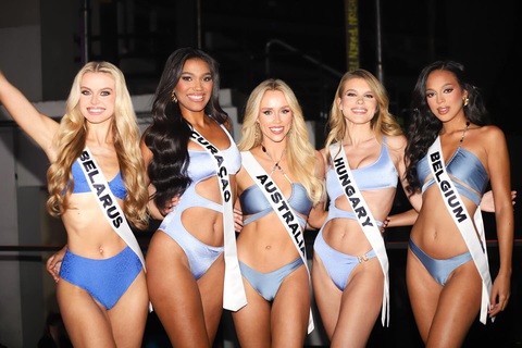 Bán kết Miss Universe thiếu đất diễn cho trang phục dạ hội, Kỳ Duyên diễn áo tắm chưa nổi bật - Ảnh 3. Bán kết Miss Universe thiếu đất diễn cho trang phục dạ hội, Kỳ Duyên diễn áo tắm chưa nổi bật - Ảnh 4.