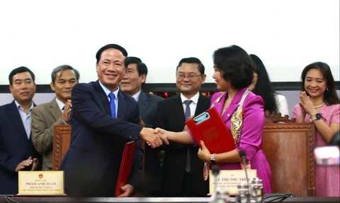 Bình Định bắt tay cùng Vingroup hợp tác về chuyển đổi xanh trong giao thông - Ảnh 1. Bình Định bắt tay Vingroup về chuyển đổi xanh trong giao thông - Ảnh 1.
