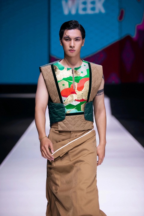 Hoa hậu Bùi Quỳnh Hoa thần thái trên sàn catwalk Tuần lễ thời trang Quốc tế Việt Nam 2024 - Ảnh 6. Bùi Quỳnh Hoa thần thái trên sàn catwalk Tuần lễ thời trang quốc tế Việt Nam 2024 - Ảnh 6.