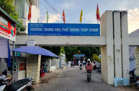 Khởi tố hiệu trưởng Trường THPT Tháp Chàm tội 'tham ô tài sản' - Ảnh 1. Khởi tố hiệu trưởng Trường THPT Tháp Chàm tội tham ô tài sản - Ảnh 1.