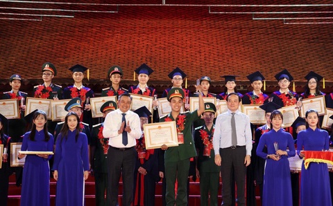 Xây dựng người Hà Nội thanh lịch văn minh phải bắt đầu từ những người trẻ - Ảnh 1. Xây dựng người Hà Nội thanh lịch văn minh phải bắt đầu từ những người trẻ - Ảnh 1.
