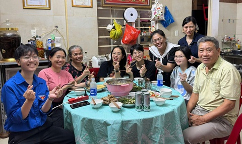 Đại biểu SSEAYP trải nghiệm mọi ngóc ngách về văn hoá, lịch sử, ẩm thực tại Việt Nam - Ảnh 2. Đại biểu SSEAYP ăn cơm sườn, ở chung nhà với người dân 13 quận, huyện TP.HCM - Ảnh 2.