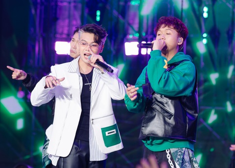 Rap Việt: Tiếc cậu bé 17 tuổi ICY Famou$ của đội B Ray - Ảnh 2. Rap Việt: Tiếc cậu bé 17 tuổi ICY Famou$ của đội B Ray - Ảnh 2.