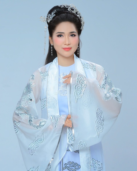 'Hoa hậu cải lương' Như Huỳnh tiết lộ có người chống lưng sự nghiệp - Ảnh 5.