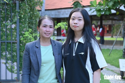 - Ảnh 5. Mất cả cha mẹ, đi làm công nhân 3 năm kiếm sống, vẫn đậu ĐH Kinh tế TP.HCM, được tiếp sức đến trường - Ảnh 16.