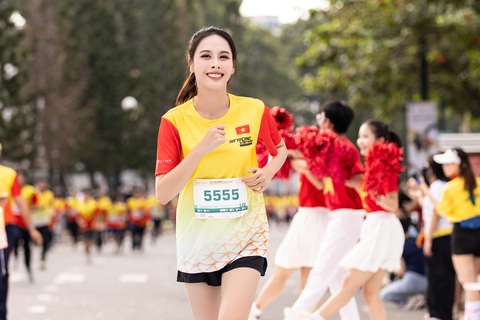 60 nam vương quốc tế tham gia giải chạy Strong Vietnam, tìm top 5 Mr Sport - Ảnh 8. 60 nam vương quốc tế tham gia giải chạy Strong Vietnam, tìm top 5 Mr Sport - Ảnh 8.