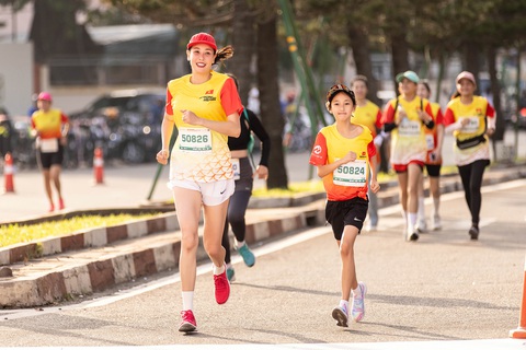 60 nam vương quốc tế tham gia giải chạy Strong Vietnam, tìm top 5 Mr Sport - Ảnh 9. 60 nam vương quốc tế tham gia giải chạy Strong Vietnam, tìm top 5 Mr Sport - Ảnh 9.