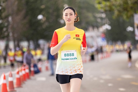 60 nam vương quốc tế tham gia giải chạy Strong Vietnam, tìm top 5 Mr Sport - Ảnh 6. 60 nam vương quốc tế tham gia giải chạy Strong Vietnam, tìm top 5 Mr Sport - Ảnh 6.