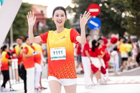 60 nam vương quốc tế tham gia giải chạy Strong Vietnam, tìm top 5 Mr Sport - Ảnh 5. 60 nam vương quốc tế tham gia giải chạy Strong Vietnam, tìm top 5 Mr Sport - Ảnh 5.