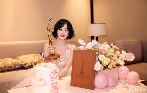 Triệu Lệ Dĩnh thiếu cảm giác an toàn, muốn được như Củng Lợi và Dương Tử Quỳnh - Ảnh 1.