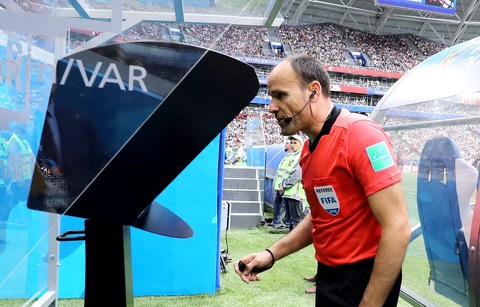 FIFA muốn bỏ VAR? - Ảnh 1.
