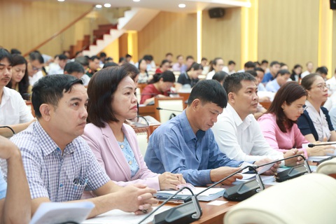 Quảng Ngãi mở lớp bồi dưỡng kiến thức mới cho 260 cán bộ - Ảnh 2.