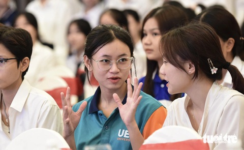 Suất học bổng mở ra hy vọng giữa lúc chới với nhất - Ảnh 4. Suất học bổng mở ra hy vọng giữa lúc chới với nhất - Ảnh 3.