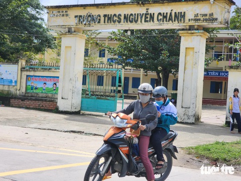 Khám sức khỏe học đường thần tốc 30 giây/học sinh - Ảnh 1.