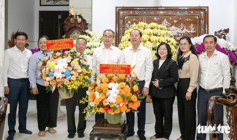 Lãnh đạo TP.HCM thăm gia đình cố GS.TS Nguyễn Thiện Thành - Ảnh 1.