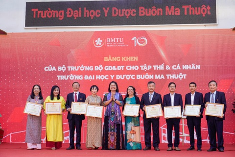 Trường đại học Y Dược Buôn Ma Thuột kỷ niệm 10 năm thành lập - Ảnh 1.