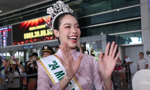Hoa hậu Thanh Thủy rạng rỡ ngày về nước - Ảnh 7. Hoa hậu Thanh Thủy về nước, diễu hành một vòng TP - Ảnh 7.
