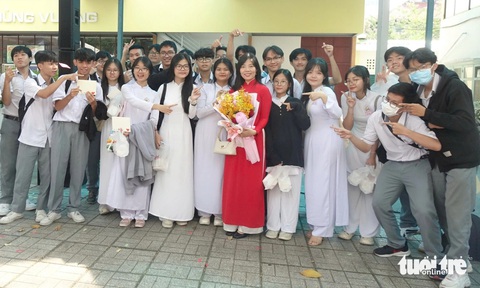 Ngày Nhà giáo Việt Nam, cảm ơn những cô cậu học trò dễ mến - Ảnh 1. Ngày Nhà giáo Việt Nam, cảm ơn tuổi học trò thương mến - Ảnh 1.