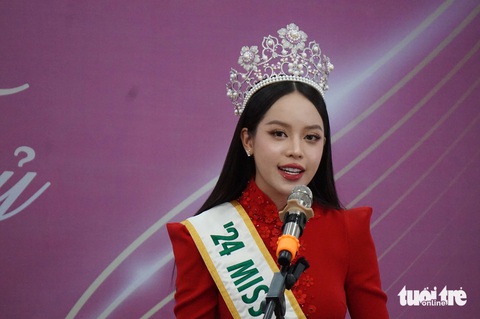 Hoa hậu Quốc tế Thanh Thủy nói gì về một tuổi trẻ ‘toàn đi thi hoa hậu’? - Ảnh 6. Hoa hậu Quốc tế Thanh Thủy nói gì về một tuổi trẻ ‘toàn đi thi hoa hậu’? - Ảnh 3.