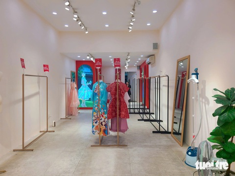 Một thương hiệu thời trang nữ ‘khai tử’, khách tiếc nuối 'săn sale' tới món cuối cùng - Ảnh 2.