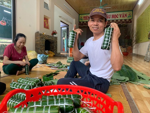 Những lớp học miễn phí của thầy Huy, có cả phụ huynh, giáo viên cùng học - Ảnh 7. Những lớp học miễn phí của thầy Huy, có cả phụ huynh, giáo viên cùng học - Ảnh 7.
