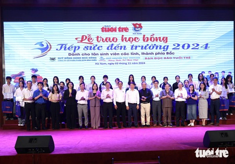 - Ảnh 3. Tiếp sức đến trường 19 tỉnh phía Bắc: Đau xót đi học bằng tiền viếng mẹ, nhưng tin vào tương lai! - Ảnh 26.
