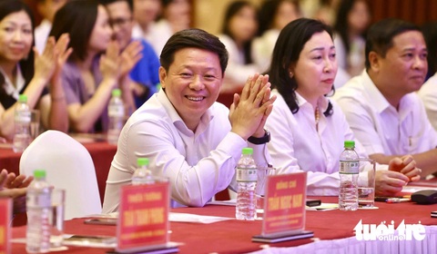 Tiếp sức đến trường 19 tỉnh phía Bắc: Đau xót đi học bằng tiền viếng mẹ, nhưng tin vào tương lai! - Ảnh 2. Tiếp sức đến trường 19 tỉnh phía Bắc: Đau xót đi học bằng tiền viếng mẹ, nhưng tin vào tương lai! - Ảnh 2.