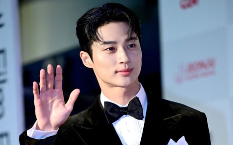 Byeon Woo Seok mất 9 năm để trở thành ngôi sao màn ảnh nhỏ Hàn Quốc - Ảnh 4. Byeon Woo Seok mất 9 năm để trở thành ngôi sao màn ảnh nhỏ Hàn Quốc - Ảnh 4.