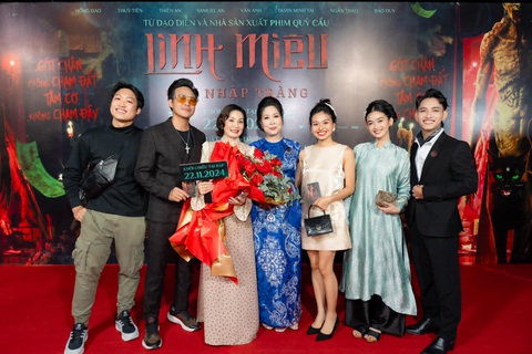 Dàn Hoa - Á hậu đổ bộ thảm đỏ Linh Miêu - Ảnh 5. Dàn Hoa - Á hậu đổ bộ thảm đỏ Linh Miêu - Ảnh 5.