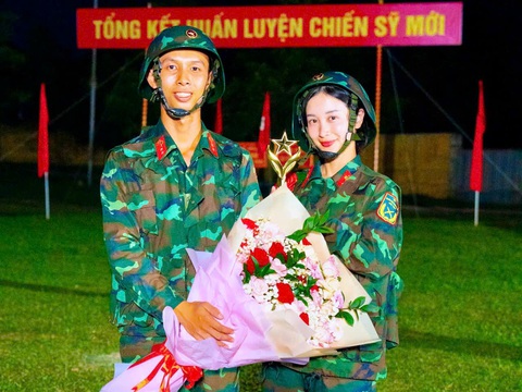 Tin tức giải trí 20-11: Lộ diện quán quân Sao nhập ngũ; Khán giả đòi trả vé phim của Huỳnh Hiểu Minh - Ảnh 1. Tin tức giải trí 20-11: 'Đả nữ' Ngô Thanh Vân lướt như gió, khiêng vali giúp người ở sân bay - Ảnh 2.