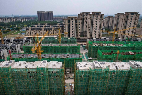 Giữa khủng hoảng bất động sản, Thủ tướng Trung Quốc thúc giục chuyển từ 'sẵn có' sang 'chất lượng' - Ảnh 1.