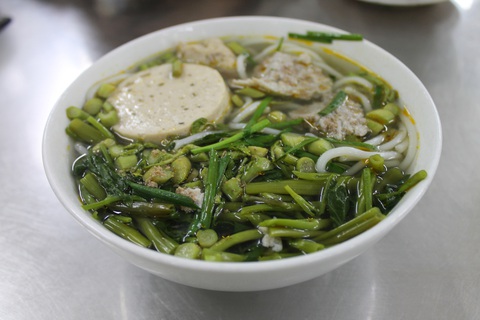 Canh bún Mẹ Tôi, quán ăn hơn 40 năm tuổi lưu giữ gia tài của mẹ - Ảnh 1. Canh bún Mẹ Tôi hơn 40 năm gắn với dân Phú Nhuận - Ảnh 1.