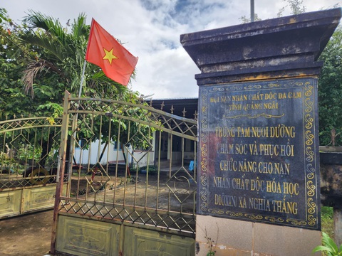 Trung tâm chăm sóc nạn nhân chất độc dioxin dừng hoạt động vì...hết tiền - Ảnh 1.