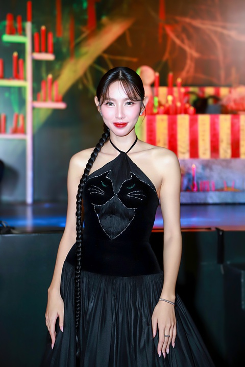 Dàn Hoa - Á hậu đổ bộ thảm đỏ Linh Miêu - Ảnh 1. Dàn hoa - á hậu đổ bộ thảm đỏ Linh Miêu - Ảnh 1.