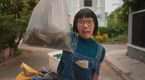 Khoảnh khắc Lê Dương Bảo Lâm và Lê Giang 'khoá môi' gây bão cõi mạng - Ảnh 3. Khoảnh khắc Lê Dương Bảo Lâm và Lê Giang 'khoá môi' gây bão cõi mạng - Ảnh 3.
