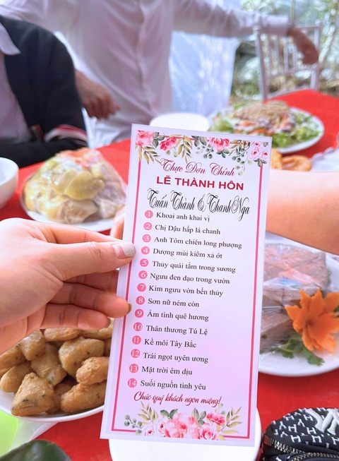 Thực đơn toàn món lạ khiến dân mạng xoắn não - Ảnh 1.