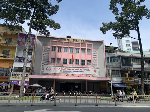 Sở Văn hóa phản hồi về các rạp hát không đủ điều kiện biểu diễn - Ảnh 1. Sở Văn hóa phản hồi về các rạp hát không đủ điều kiện biểu diễn - Ảnh 1.