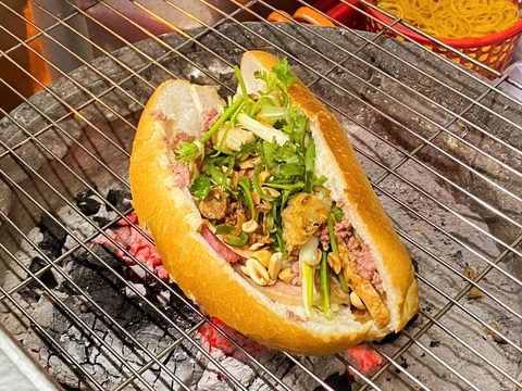 Khám phá bánh mì Bắc, Trung, Nam khác nhau ra sao - Ảnh 1. Khám phá bánh mì Bắc, Trung, Nam khác nhau ra sao - Ảnh 1.