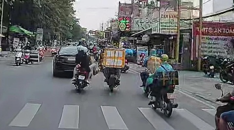 Truy xét thanh niên đạp xe máy khiến người chở hàng ngã xuống đường - Ảnh 1.