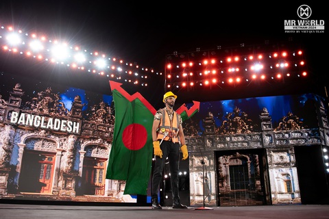 Những bộ trang phục ấn tượng đêm thi National Costume của Mr World ở Việt Nam - Ảnh 4. Những bộ trang phục ấn tượng đêm thi National Costume của Mr World ở Việt Nam - Ảnh 4.