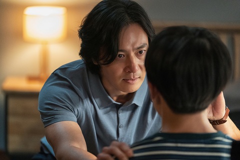 Hai 'ảnh đế' của màn ảnh Hàn - Sul Kyung-gu và Jang Dong-gun chạm trán trong A Normal Family - Ảnh 1. Sul Kyung Gu, Jang Dong Gun chạm trán trong A normal family - Ảnh 2.