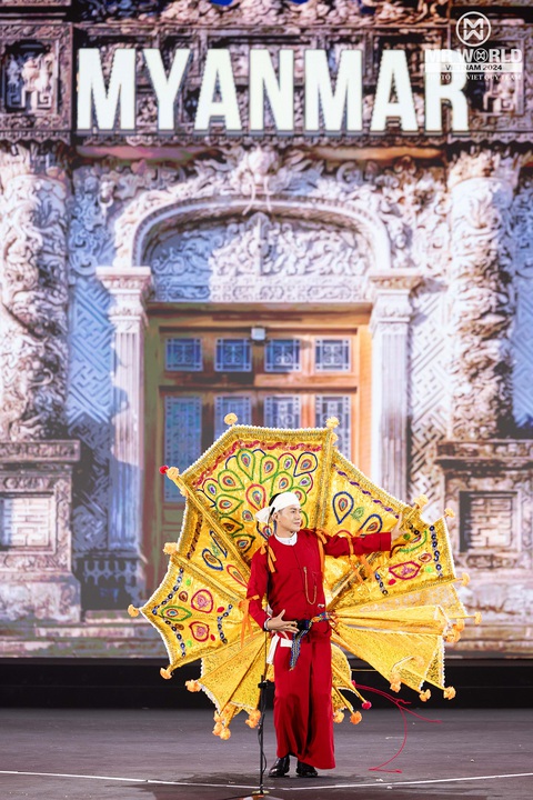 Những bộ trang phục ấn tượng đêm thi National Costume của Mr World ở Việt Nam - Ảnh 14. Những bộ trang phục ấn tượng đêm thi National Costume của Mr World ở Việt Nam - Ảnh 14.