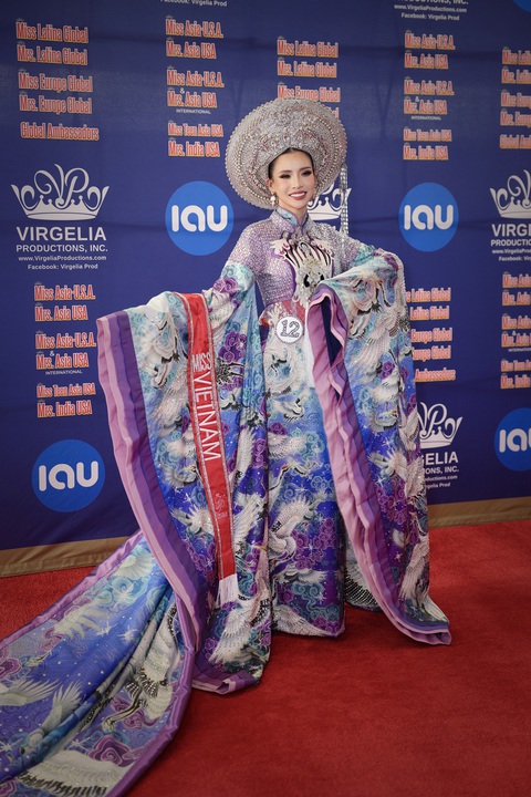 Người đẹp gốc Việt là Miss Asia USA International - Ảnh 2. Người đẹp gốc Việt là Miss Asia USA International - Ảnh 2.