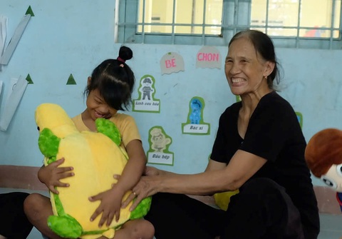 Tâm sự của 'người mẹ trẻ em da cam' ở trung tâm phải dừng hoạt động vì hết tiền - Ảnh 1.