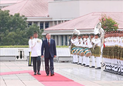 Malaysia dành nghi thức cao nhất đón Tổng Bí thư Tô Lâm và Phu nhân - Ảnh 2. Malaysia dành nghi thức cao nhất đón Tổng Bí thư Tô Lâm và Phu nhân - Ảnh 2.