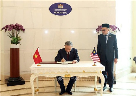 Malaysia dành nghi thức cao nhất đón Tổng Bí thư Tô Lâm và Phu nhân - Ảnh 4. Malaysia dành nghi thức cao nhất đón Tổng Bí thư Tô Lâm và Phu nhân - Ảnh 5.