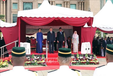 Malaysia dành nghi thức cao nhất đón Tổng Bí thư Tô Lâm và Phu nhân - Ảnh 1. Malaysia dành nghi thức cao nhất đón Tổng Bí thư Tô Lâm và Phu nhân - Ảnh 1.