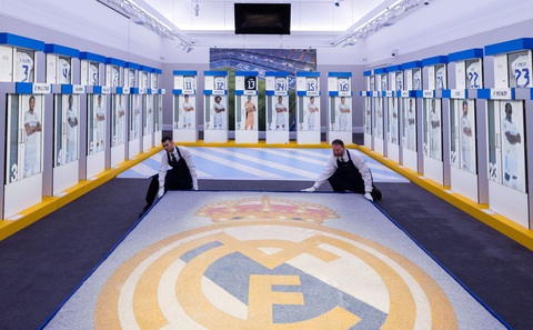 Real Madrid bán đấu giá tủ quần áo của các huyền thoại - Ảnh 1.
