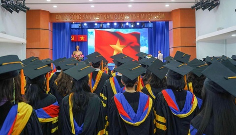 Khó trăm bề khi làm tiến sĩ - Ảnh 2. Nghiên cứu chục năm vẫn chưa xong tiến sĩ - Ảnh 3.